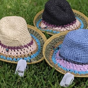 💕Time and Tru Stripe Brim Bucket Hat